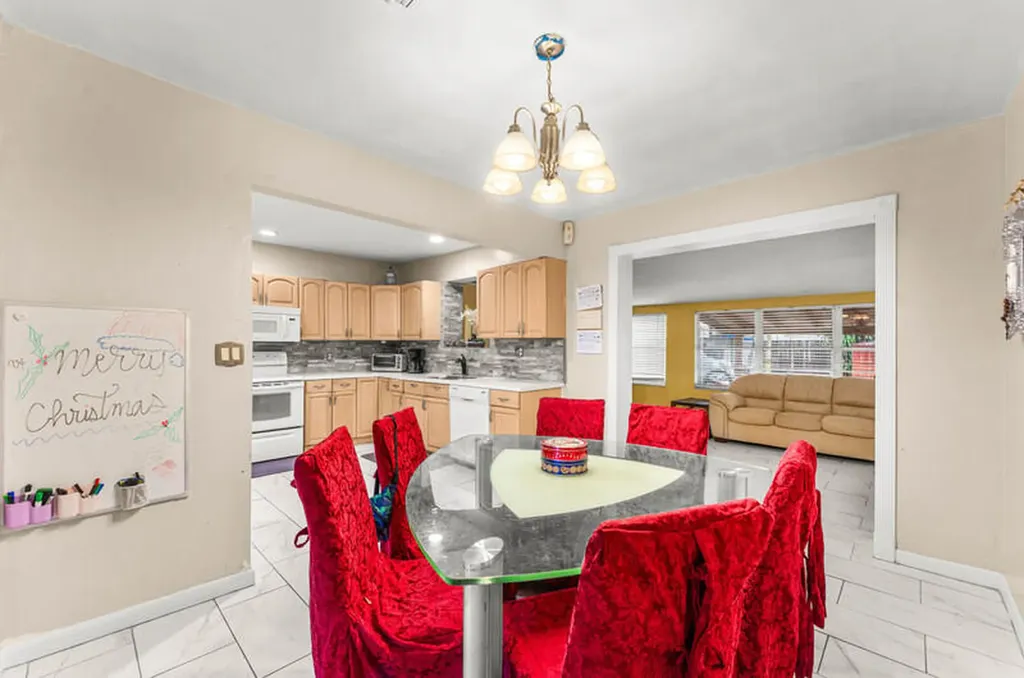 305 Henthorne Drive Palm Springs FL 33461