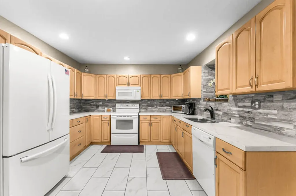 305 Henthorne Drive Palm Springs FL 33461