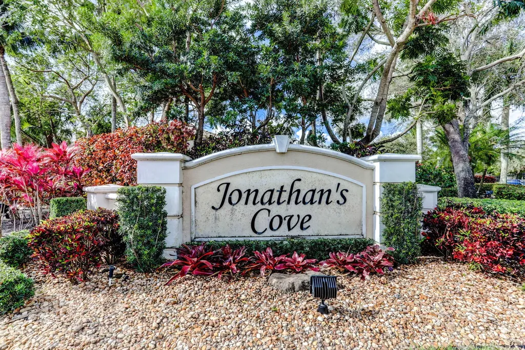 5015 Palmbrooke Circle West Palm Beach FL 33417
