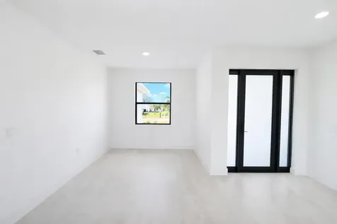 211 NW 25th Avenue Cape Coral FL 33993