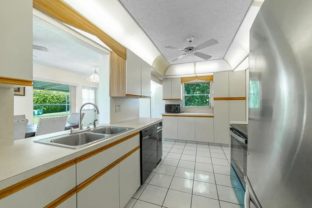 135 NW 14th Street Boynton Beach FL 33426