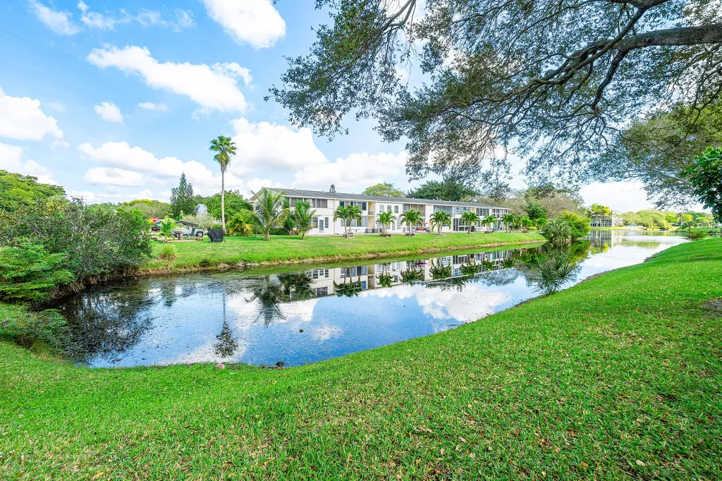 120 Prescott F Deerfield Beach FL 33442