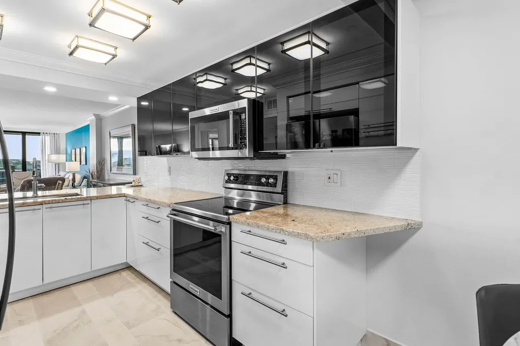 14 Royal Palm Way Boca Raton FL 33432