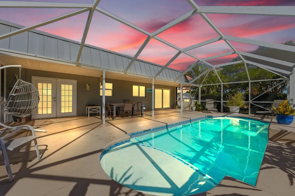 898 SE Evergreen Terrace Port St Lucie FL 34983