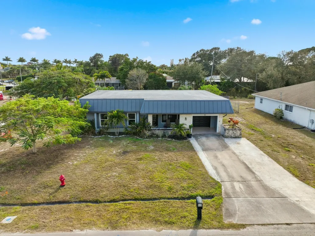 898 SE Evergreen Terrace Port St Lucie FL 34983
