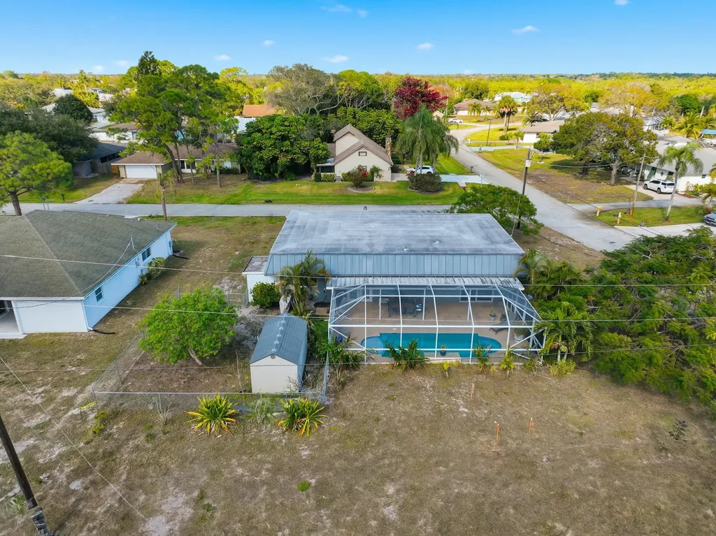 898 SE Evergreen Terrace Port St Lucie FL 34983