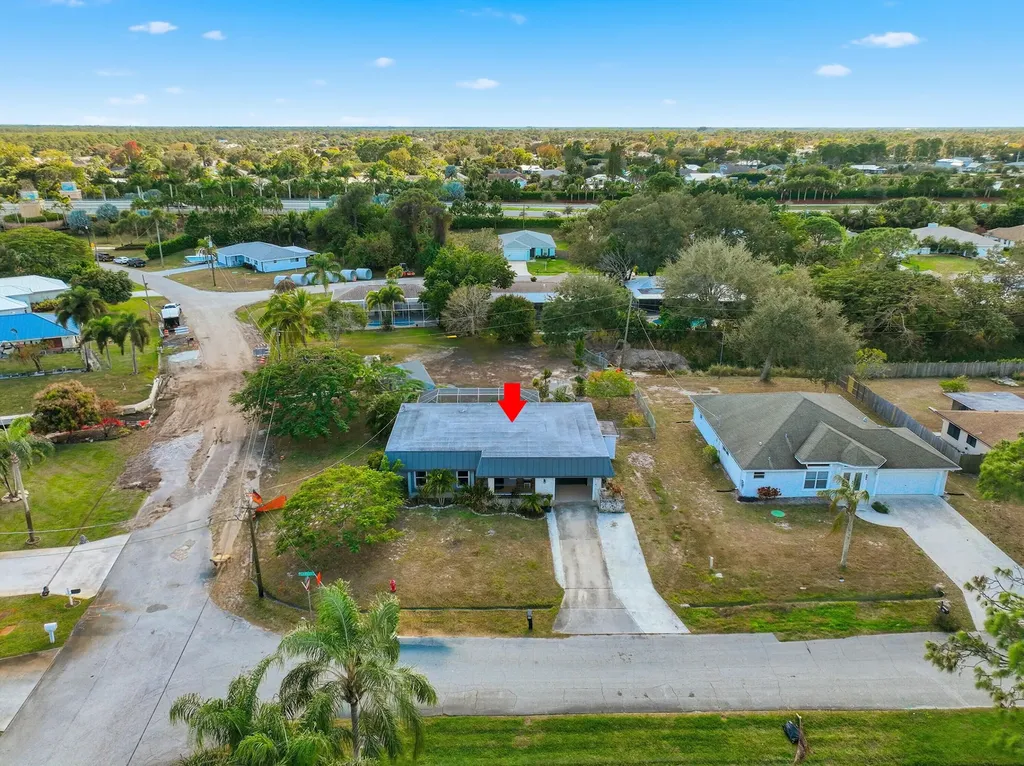 898 SE Evergreen Terrace Port St Lucie FL 34983