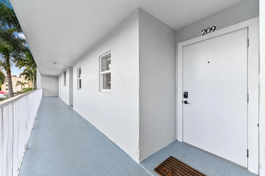 689 NE 6th Court Boynton Beach FL 33435