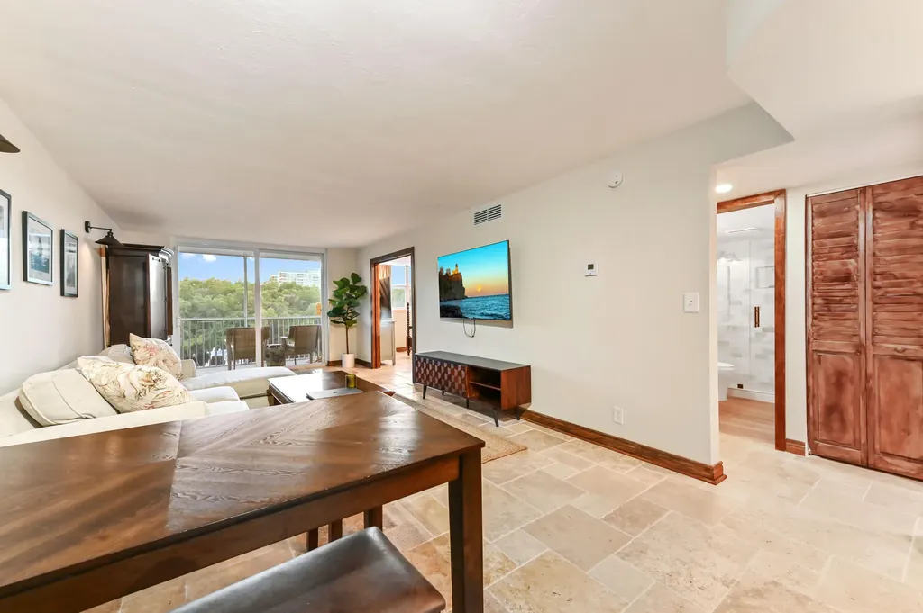 689 NE 6th Court Boynton Beach FL 33435