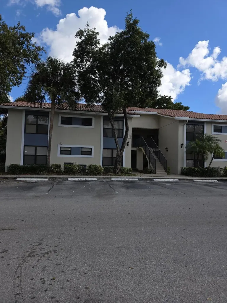 1542 Lake Crystal Drive West Palm Beach FL 33411
