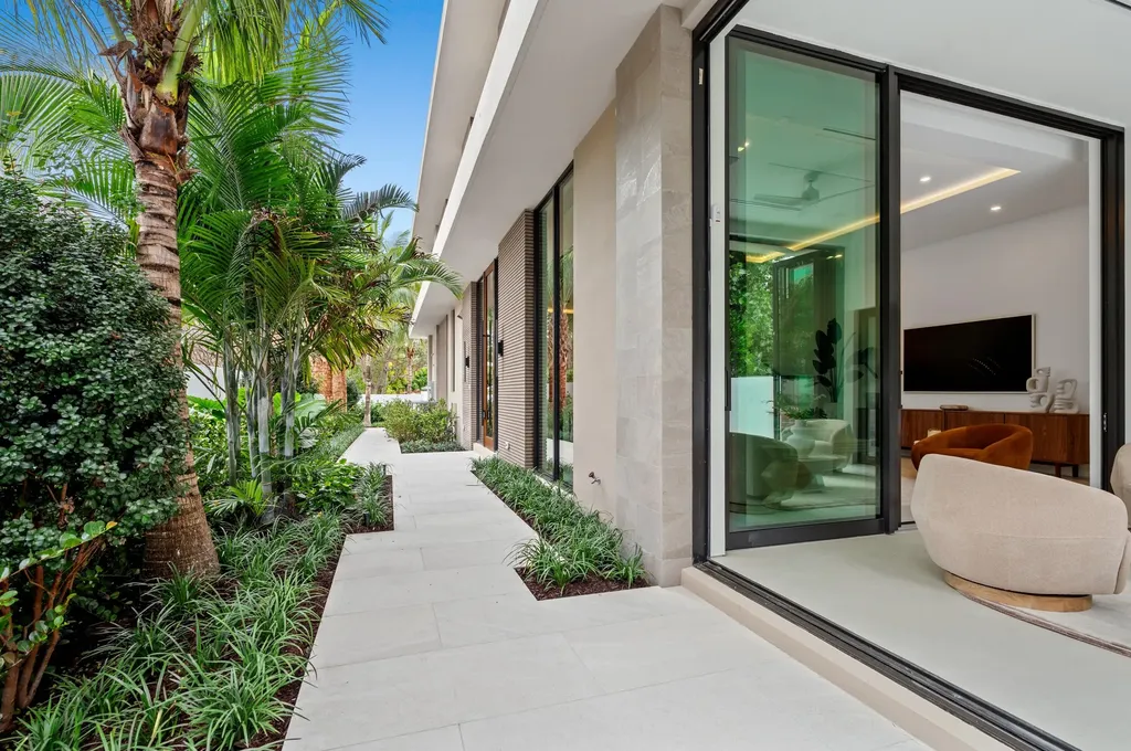 1136 NE 9th Avenue Delray Beach FL 33483