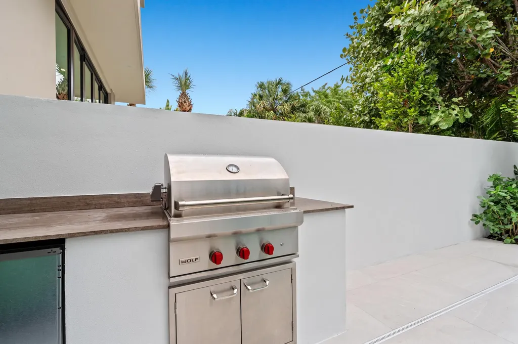 1136 NE 9th Avenue Delray Beach FL 33483