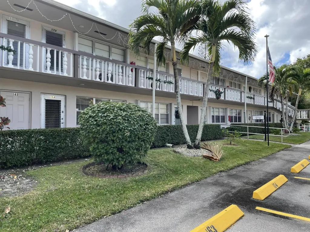 172 Sussex I West Palm Beach FL 33417