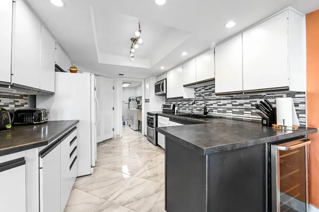 1900 Consulate Place West Palm Beach FL 33401