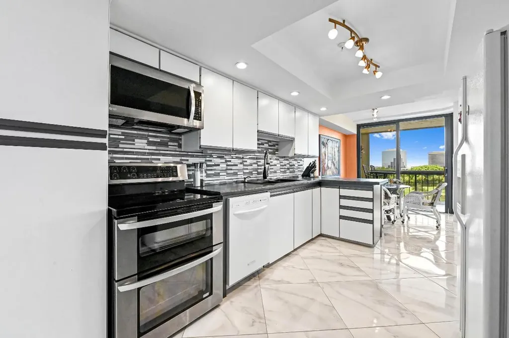 1900 Consulate Place West Palm Beach FL 33401
