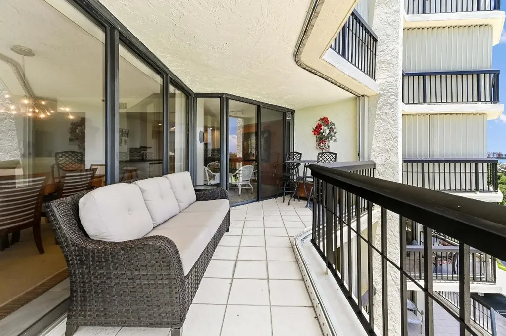 1900 Consulate Place West Palm Beach FL 33401