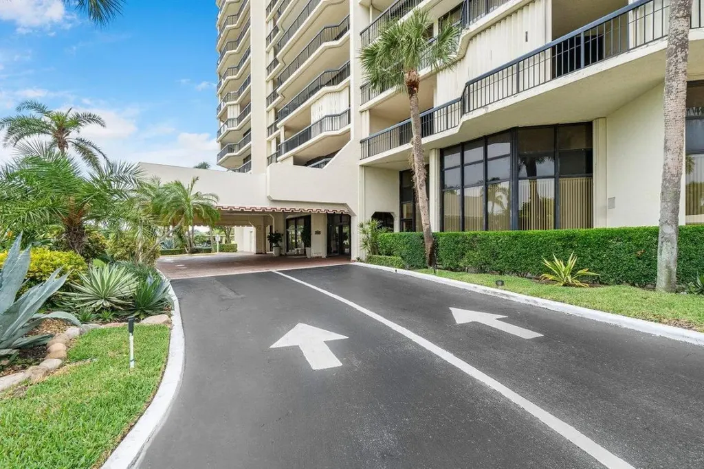 1900 Consulate Place West Palm Beach FL 33401