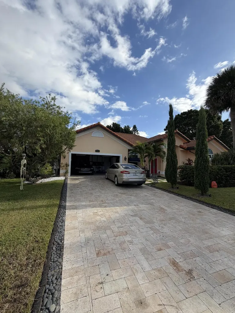 9050 Cypress Hollow Drive Palm Beach Gardens FL 33418
