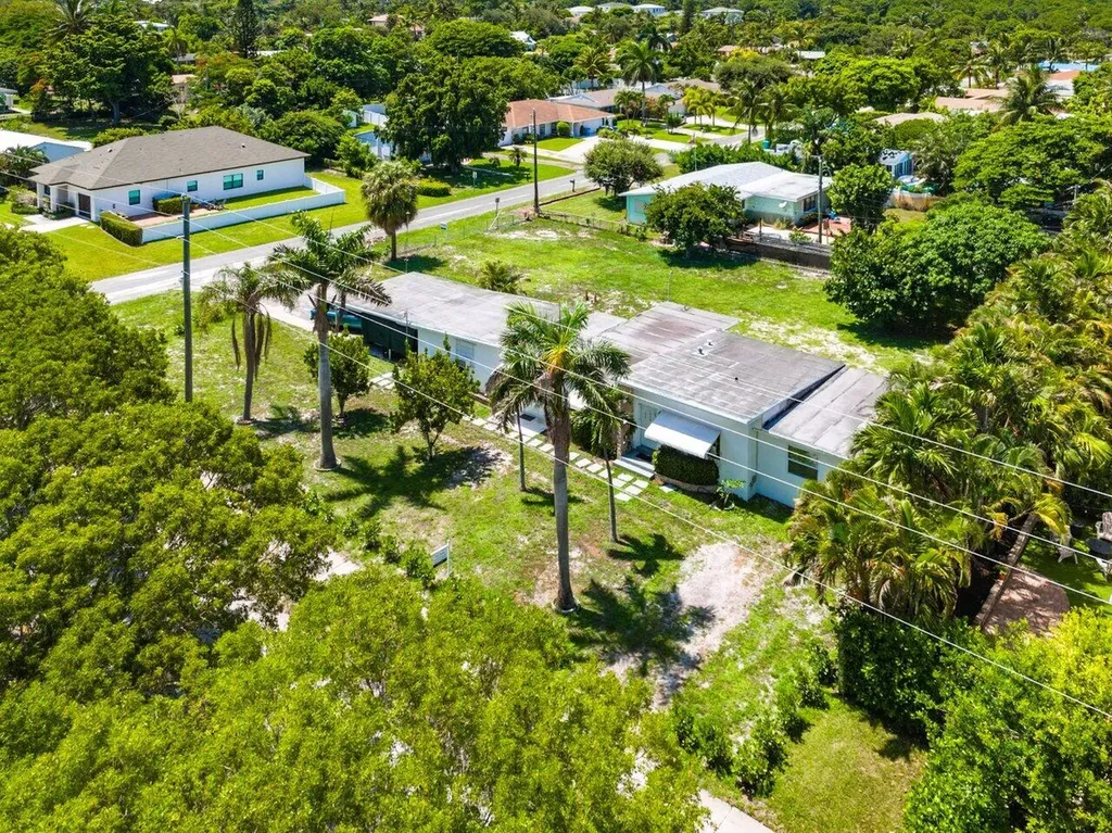 3650 SE 2nd Court Boynton Beach FL 33435