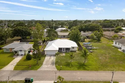 1762 SE Aires Lane Port St Lucie FL 34984