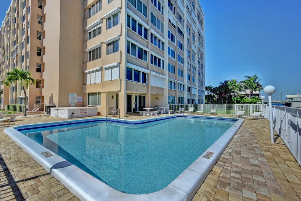 3100 NE 49th Street Fort Lauderdale FL 33308