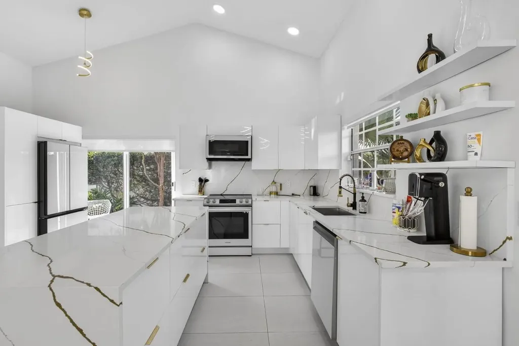 18 Selby Lane Palm Beach Gardens FL 33418