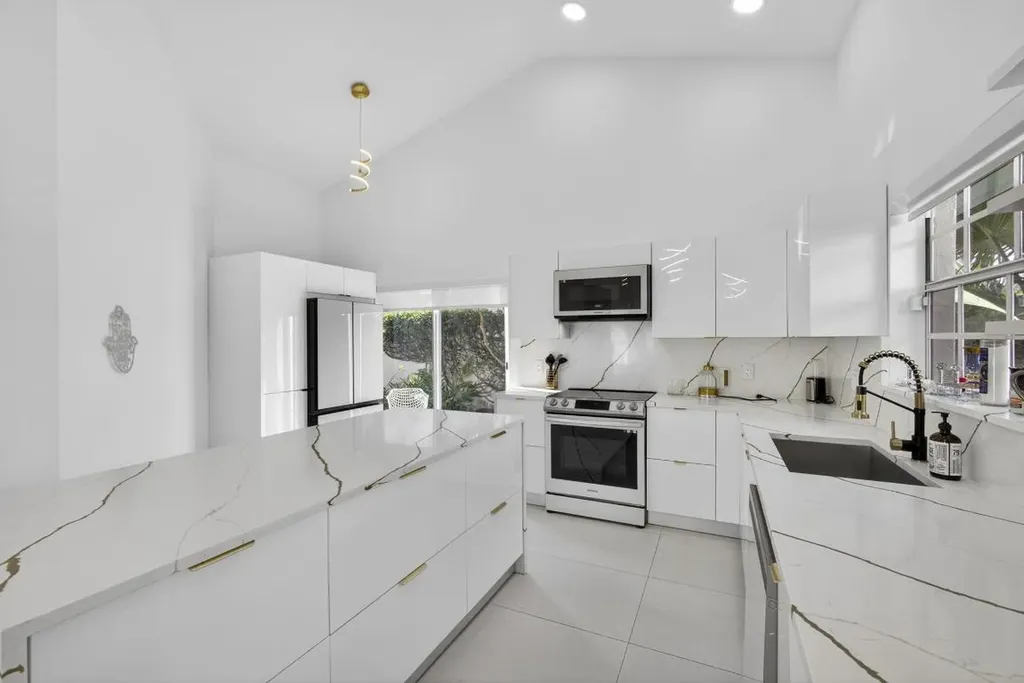18 Selby Lane Palm Beach Gardens FL 33418