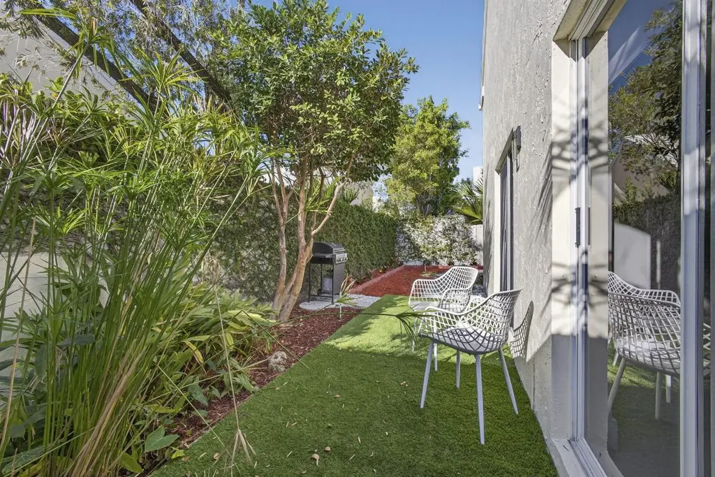 18 Selby Lane Palm Beach Gardens FL 33418