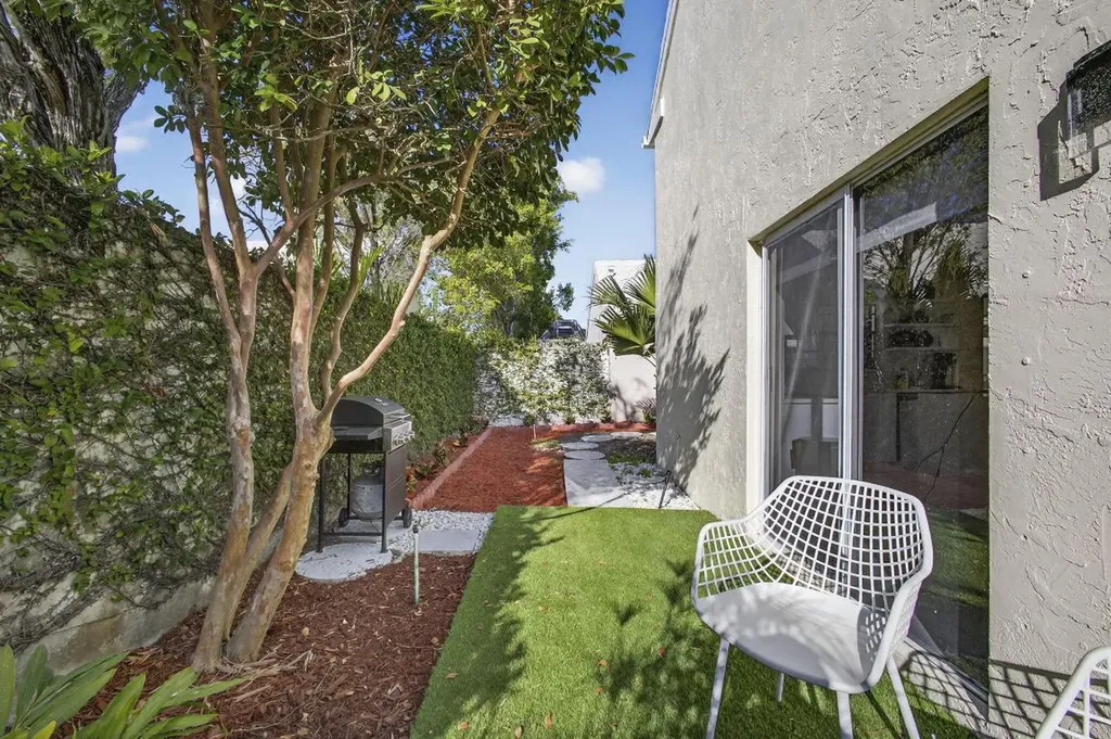 18 Selby Lane Palm Beach Gardens FL 33418