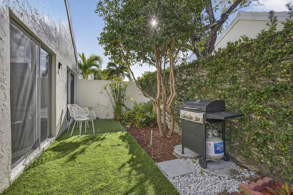 18 Selby Lane Palm Beach Gardens FL 33418