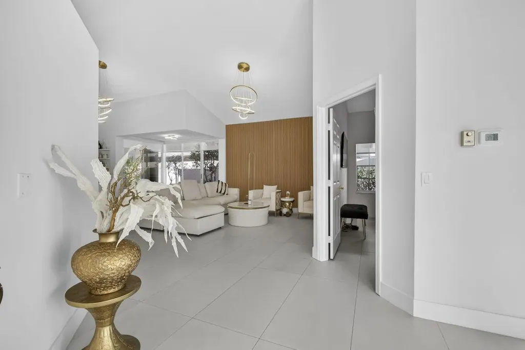 18 Selby Lane Palm Beach Gardens FL 33418