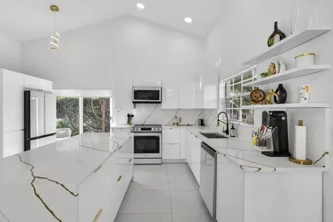 18 Selby Lane Palm Beach Gardens FL 33418