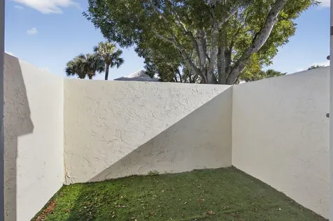 18 Selby Lane Palm Beach Gardens FL 33418
