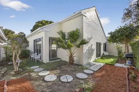 18 Selby Lane Palm Beach Gardens FL 33418