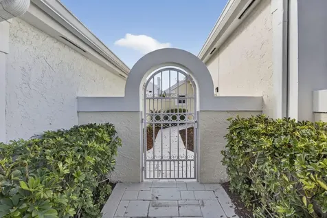 18 Selby Lane Palm Beach Gardens FL 33418