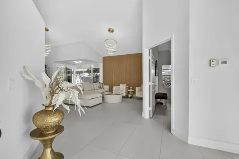 18 Selby Lane Palm Beach Gardens FL 33418