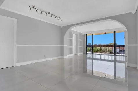2000 Presidential Way West Palm Beach FL 33401