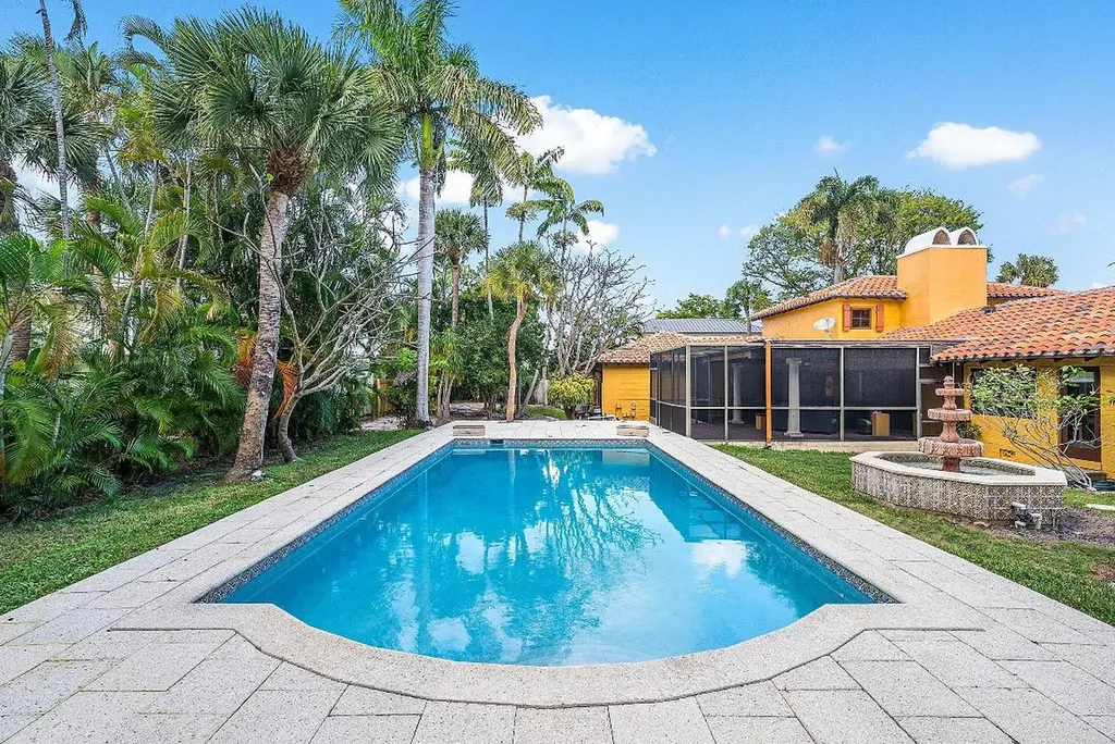 334 Palm Trail Delray Beach FL 33483