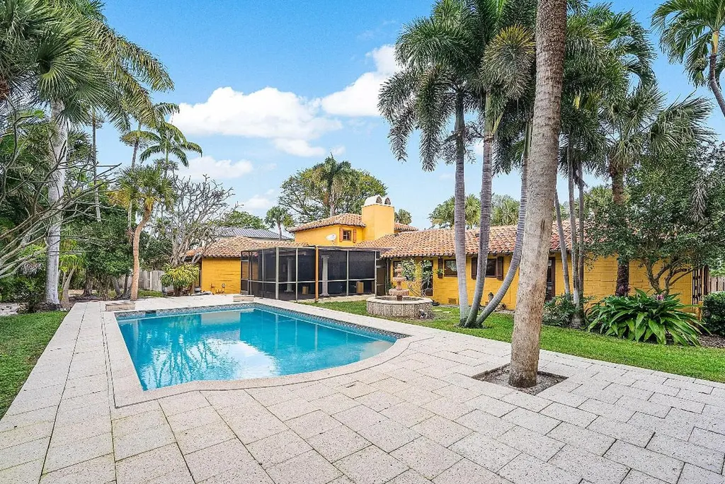334 Palm Trail Delray Beach FL 33483