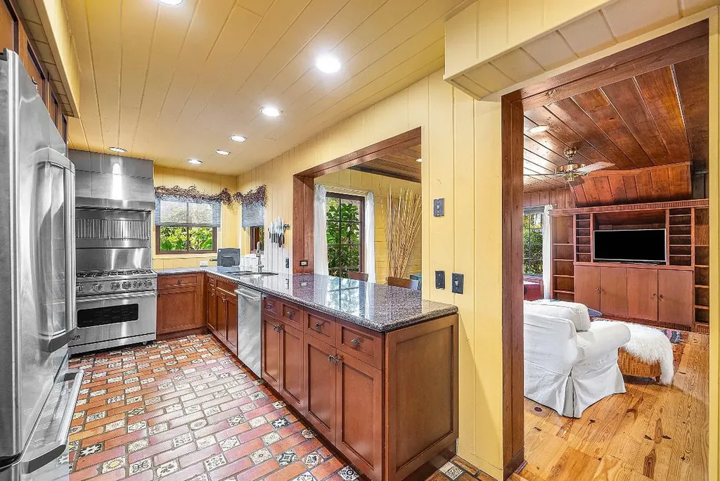 334 Palm Trail Delray Beach FL 33483