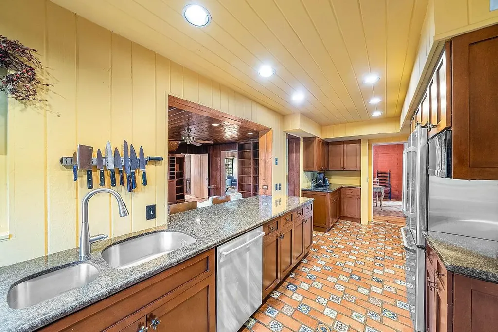 334 Palm Trail Delray Beach FL 33483