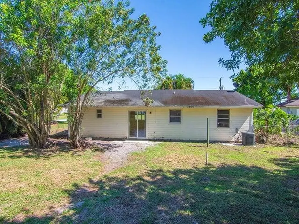 526 NW Kingston Street Port St Lucie FL 34983