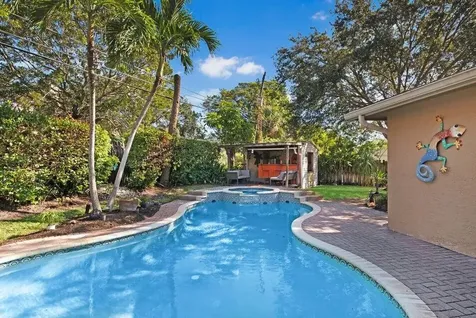2220 W Pineridge Court Delray Beach FL 33444