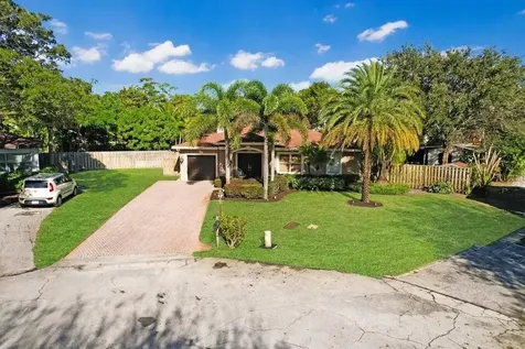 2220 W Pineridge Court Delray Beach FL 33444