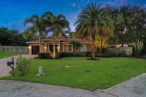 2220 W Pineridge Court Delray Beach FL 33444