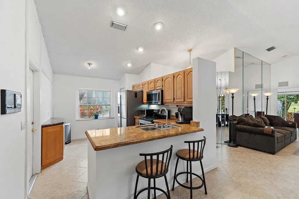 11 Admirals Court Palm Beach Gardens FL 33418