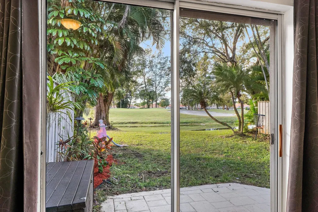 11 Admirals Court Palm Beach Gardens FL 33418