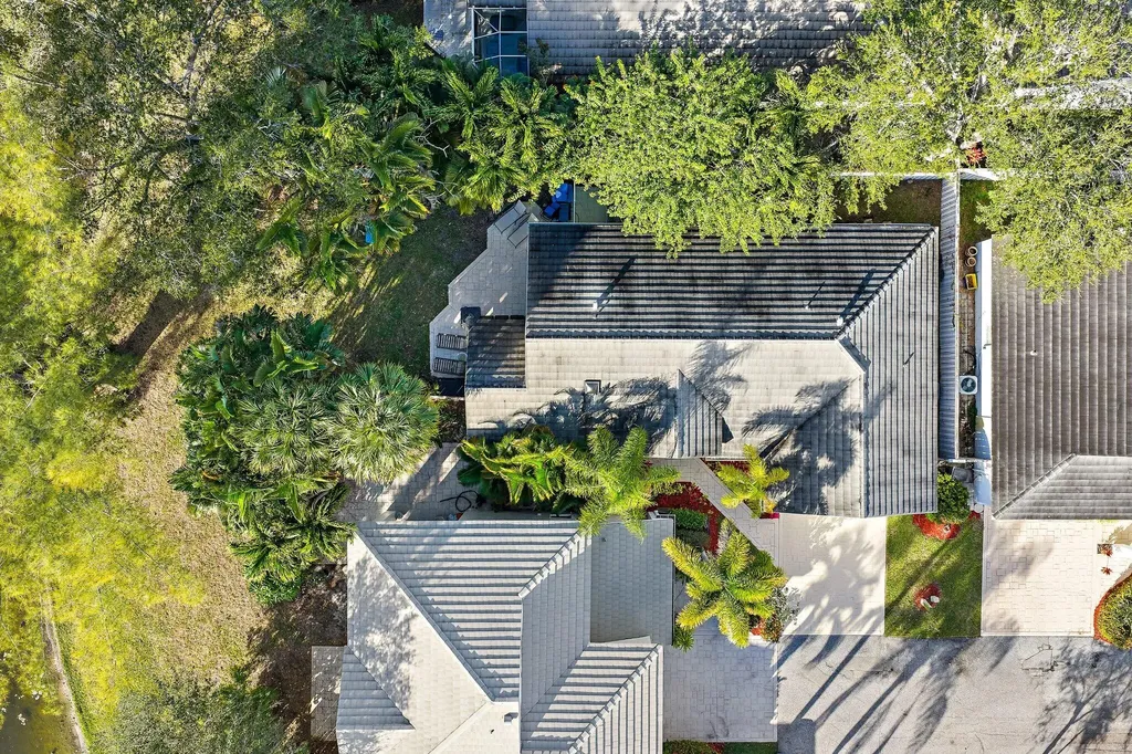 11 Admirals Court Palm Beach Gardens FL 33418