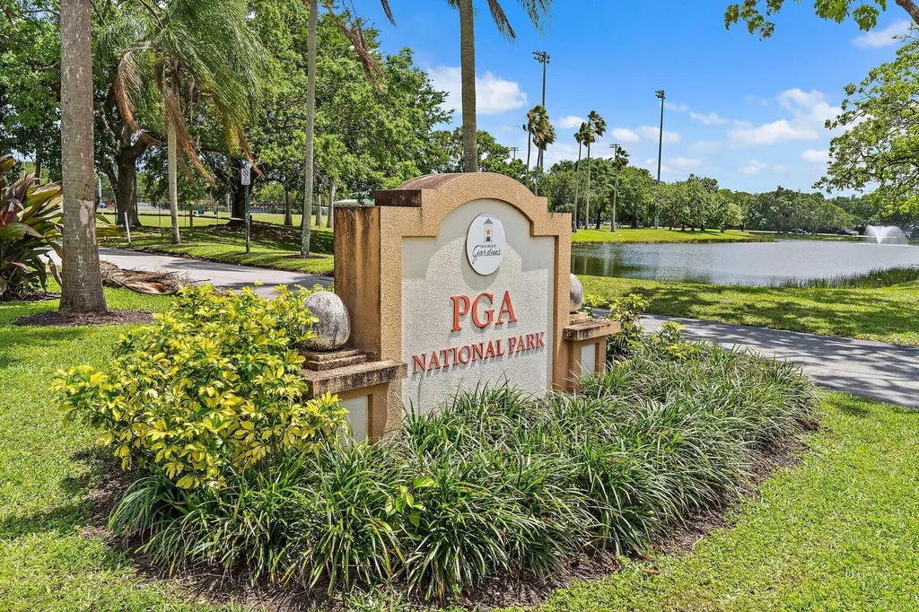 11 Admirals Court Palm Beach Gardens FL 33418