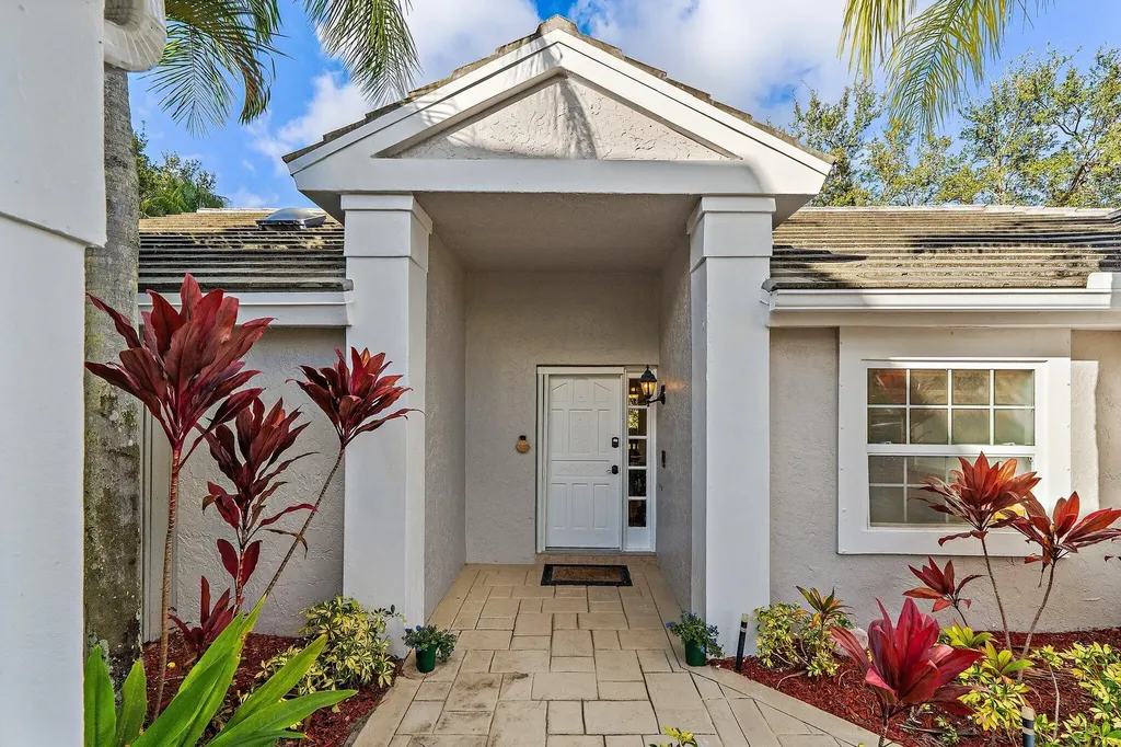 11 Admirals Court Palm Beach Gardens FL 33418